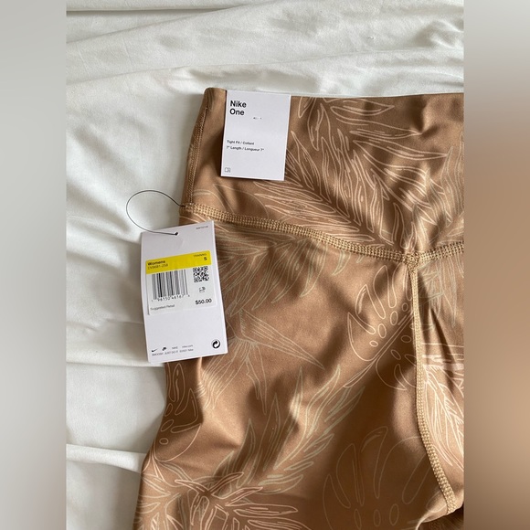 NWT Nike One Tight Fit 7” Length Small Athletic Shorts - Biker shorts - … - Picture 3 of 7